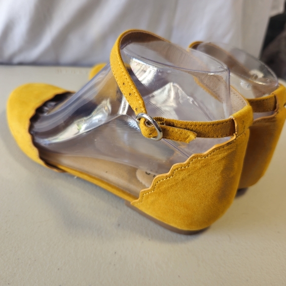 Torrid Mustard Yellow Ankle Strap Women's Flats Size 7 Wide - Picture 5 of 8